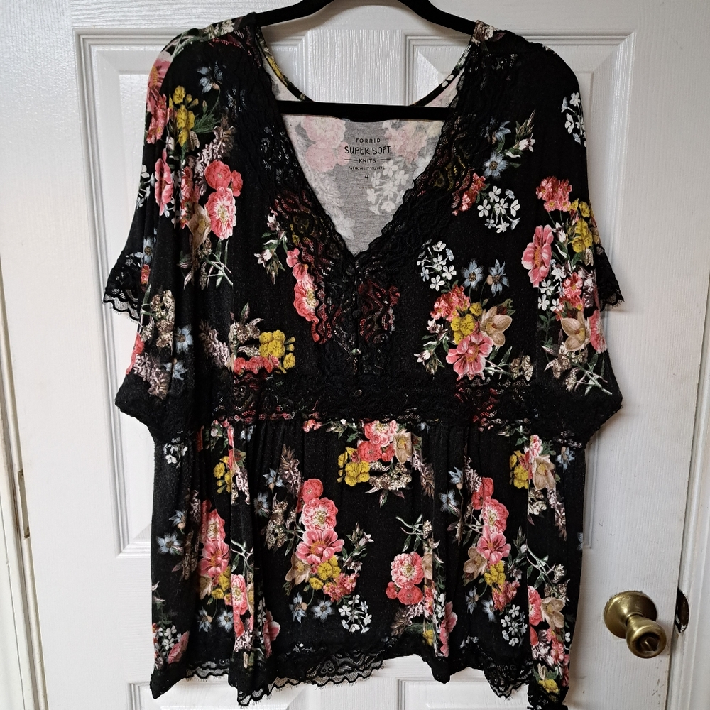 Torrid super soft size 4 top